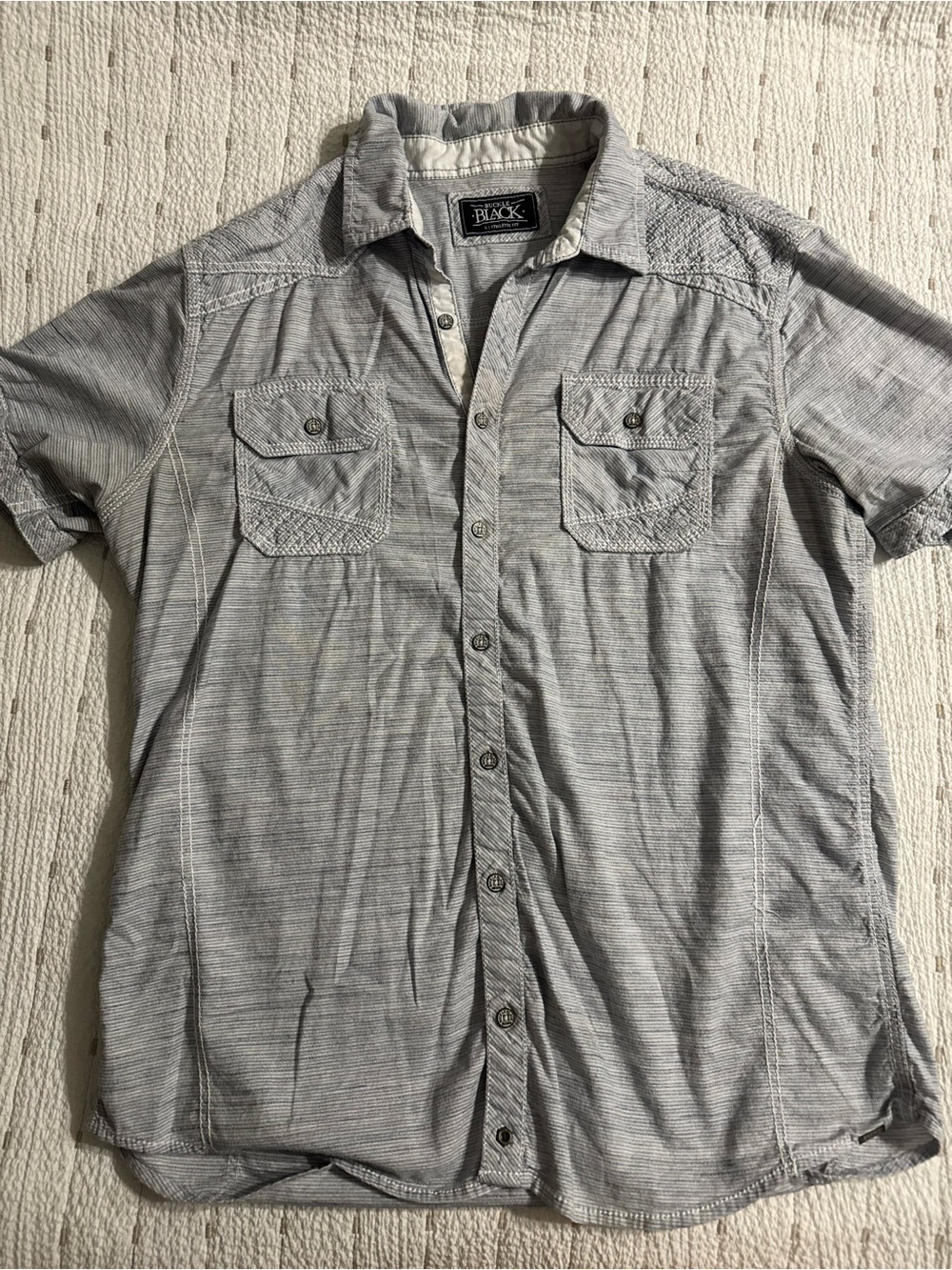 Buckle Men’s Short Sleeve Button-Up Shirt in Light Gray